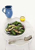 Spinach and avocado salad with walnuts