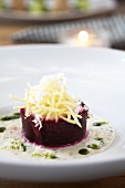 Braised beetroot with chips