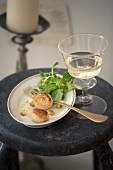 Fried scallops with lamb's lettuce