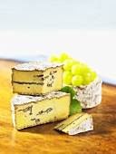 Blue cheese and green grapes