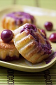 Semolina tartlets with cherries