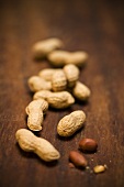 Peanuts, with and without shells