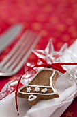 A gingerbread bell decorating a napkin
