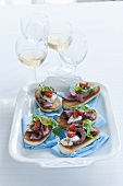 Open faced sandwiches with roast beef