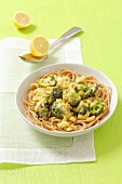 Whole grain spaghetti with broccoli, cashews and curry sauce