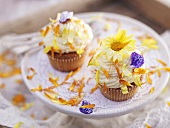 Cupcakes with edible flowers
