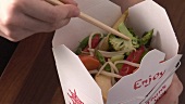 Asiatische Lunchbox mit Gemüse