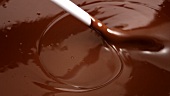 Flüssige Schokolade umrühren
