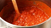 Making tomato sauce (English Voice Over)