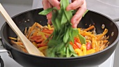 Preparing stir-fried vegetables (German Voice Over)