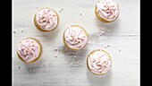 Cupcakes with pink icing (stop motion)