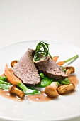 Beef with mushrooms, carrots, mange tout and peas