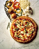 Ganze Pizza mit Hähnchenbrust, Paprika, Zwiebeln & Käse