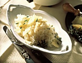 Reis mit Parmesanspänen, Kräutern & Pfeffer