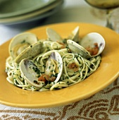 Linguine alle vongole (Linguine with clams, Italy)