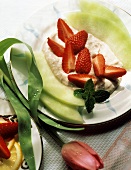 Bananen-Ricotta-Creme mit Erdbeeren & Melonenscheiben