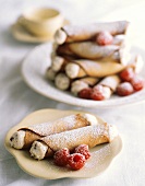 Cannolini ai lamponi (Filled pastry rolls with raspberries)