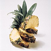 Frische Ananas, in Scheiben geschnitten