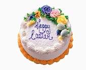 Ganze Torte mit bunter Osterdeko & Schrift Happy Easter