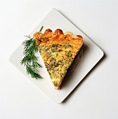 Ein Stück Kräuterquiche