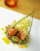 Avocadosalat mit Shrimps und Frisee