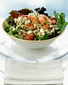 Nudelsalat mit Shrimps und Feta