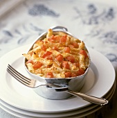 Gratinierte Penne mit Tomaten und Käse