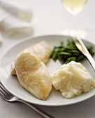 Boneless Chicken Breasts with Mashed Potatoes and Green Beans