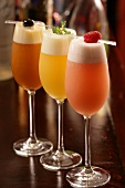 Drei fruchtige Cocktails