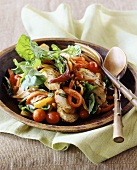 Chicken salad with rocket, peppers, onions and tomatoes