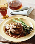 Beef medallion with mushrooms and green asparagus