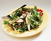 Gemischter Blattsalat mit Birne, Gorgonzola & Pecannüssen