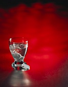 Brausetabletten in Glas Wasser