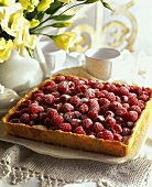 Himbeertarte mit Puderzucker