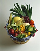 Früchte und Gemüse im Korb