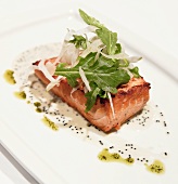Salmon fillet with rocket