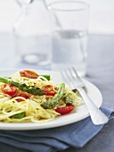 Spaghetti mit grünem Spargel und Tomaten