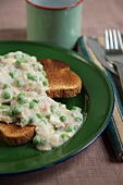 Thunfischcreme mit Erbsen auf Toast