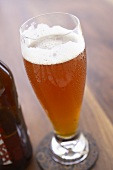 Ein Glas Amber-Bier