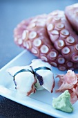 Nigiri-Sushi mit Oktopus (Tako)