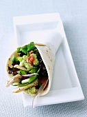 Taco mit Hähnchen-Gemüse-Füllung