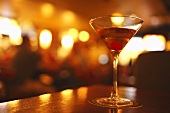 Manhattan Cocktail in einer Bar
