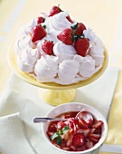 Meringue with strawberries and strawberry sauce