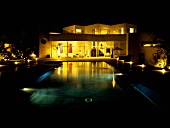 Pool bei Nacht - romantische Lichtstimmung in Mediterraner Villa