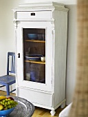 White display cabinet (farmhouse style) with crockery