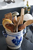 Wooden utensils in a ceramic pot