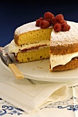 Sponge cake with cream and raspberries