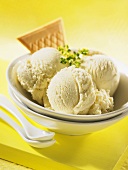 Honey-lemon ice cream in a bowl