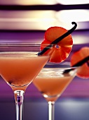 Pflaumen-Martini mit Vanillestange