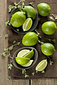 Limes, whole and in wedges (seen from above)